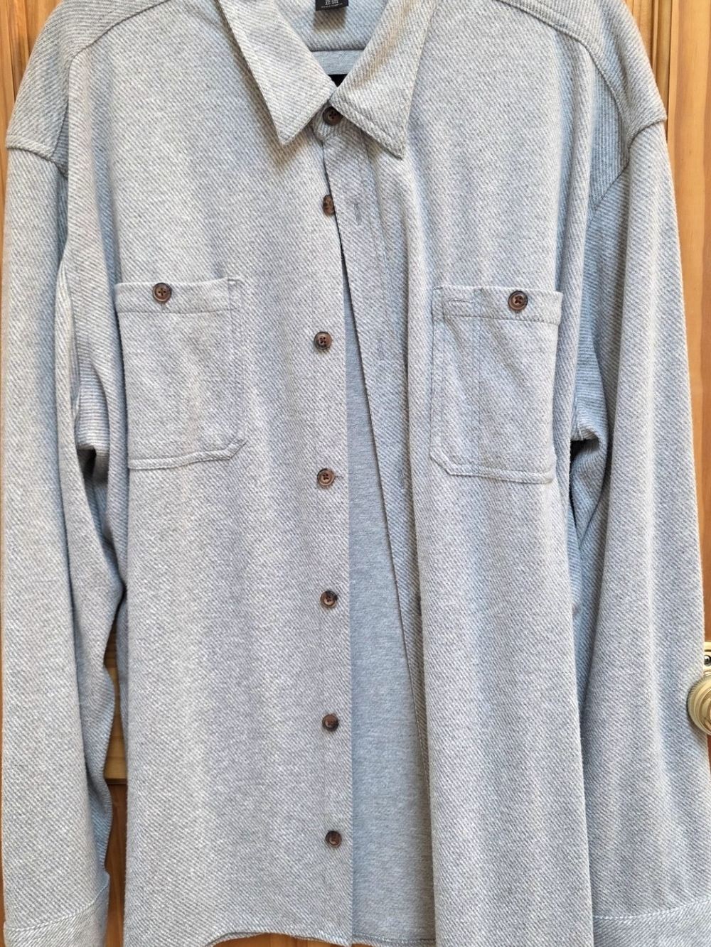 Men's Light Gray Casual Button-Down Shirt with Chest Pockets